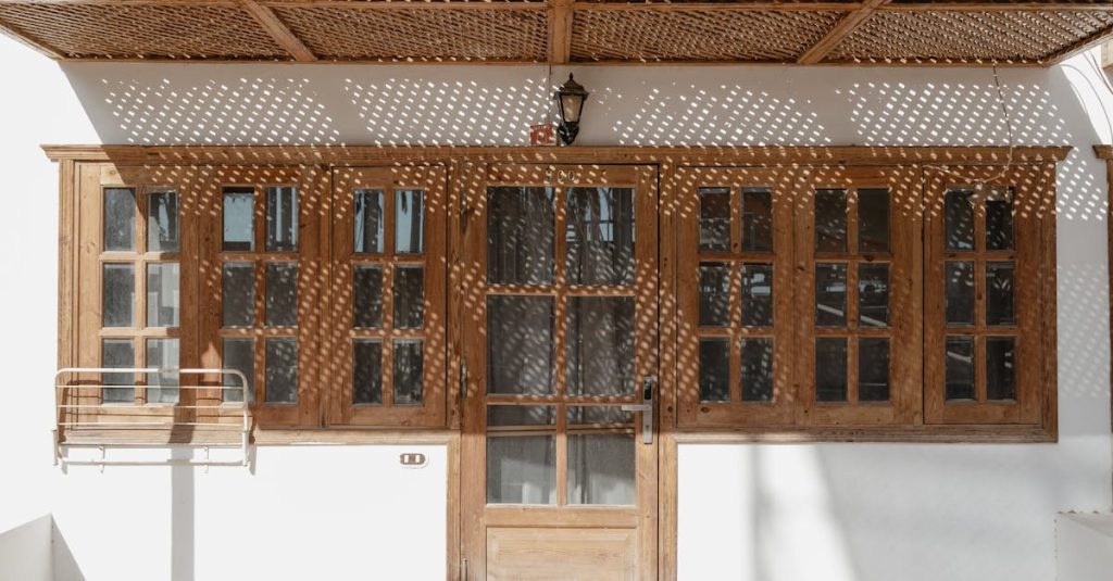 découvrez nos fenêtres en bois alliant esthétisme et performance. offrez à votre maison une touche chaleureuse tout en garantissant une excellente isolation thermique et acoustique.