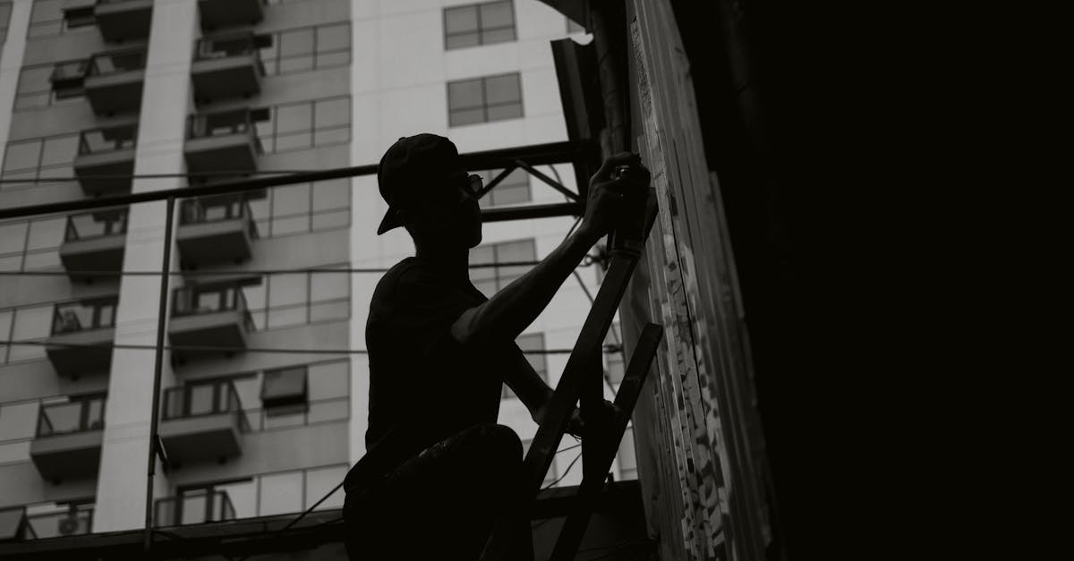 Descubra nuestros consejos y trucos para mantener las ventanas de PVC para garantizar su longevidad y rendimiento. Optimiza el aislamiento de tu hogar con técnicas sencillas y eficaces para mantener tus ventanas en perfecto estado.