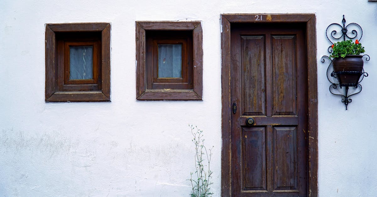 découvrez l'élégance et l'authenticité des fenêtres en bois. offrant une isolation optimale et un charme intemporel, nos fenêtres en bois sont conçues pour embellir votre intérieur tout en respectant l'environnement. idéales pour allier esthétique et performance, explorez notre collection pour trouver la solution parfaite pour votre maison.