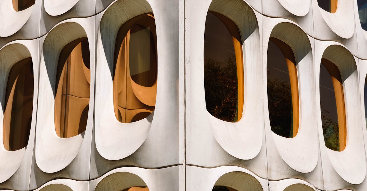 Descubra nuestro servicio de instalación de ventanas de PVC, combinando estética y rendimiento energético. disfrute de un aislamiento óptimo y una durabilidad excepcional para sus espacios habitables.